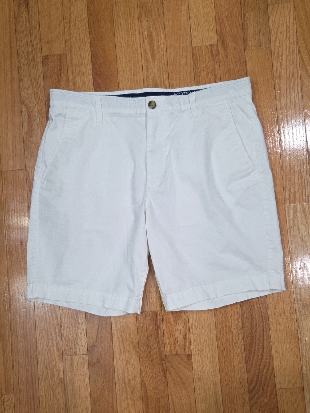 Men's Crown & Ivy White Flat-Front Cotton Shorts